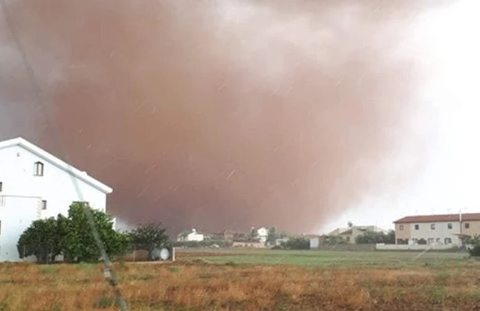 Βιβλικές καταστροφές στη Λευκωσία – Δείτε τον Ορέστη» να εκσφενδονίζει έπιπλα και να παρασύρει τα πάντα (Βίντεο)